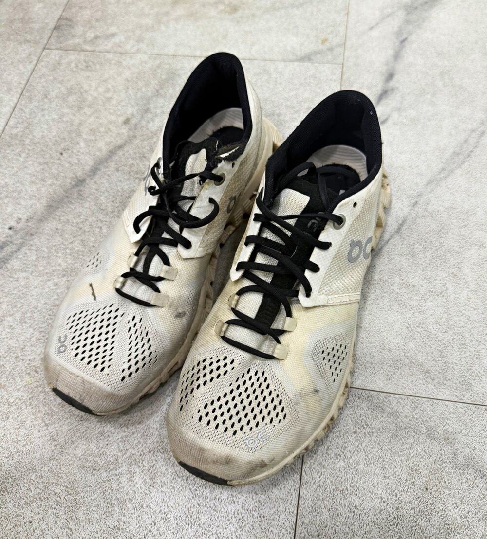 On Swiss Engineering Women's White/Black Low Top Lace Up Athletic Sneakers